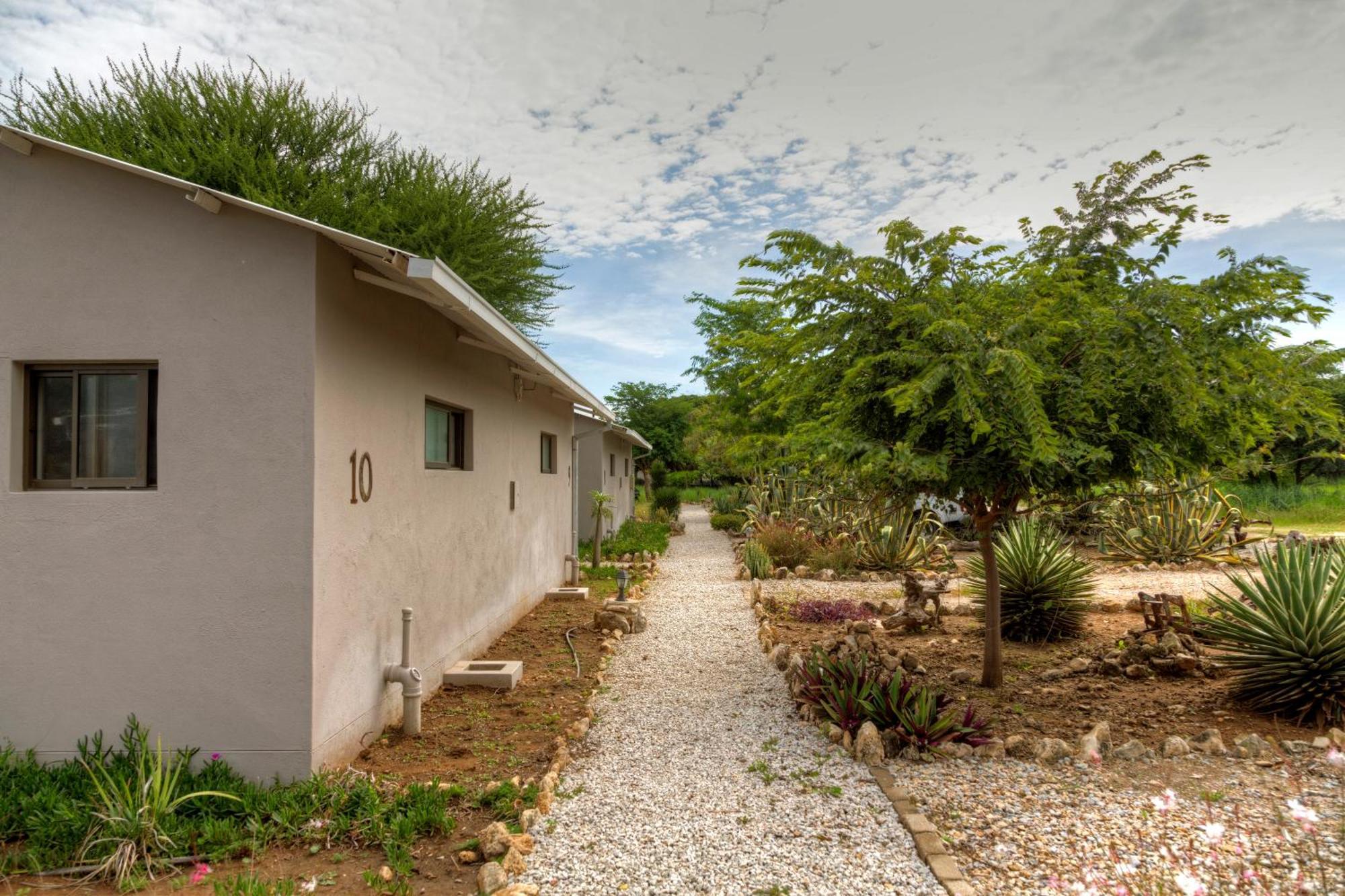 Khoi-Khoi Guesthouse Otavi Exterior photo